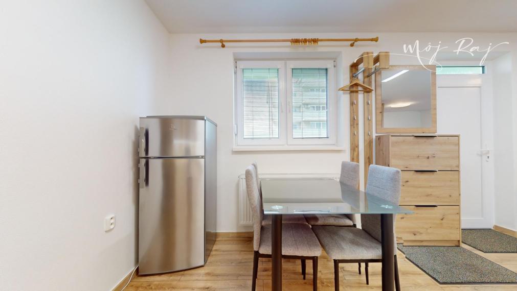 🏡 Priestranná garsónka s vlastným vchodom 🏡