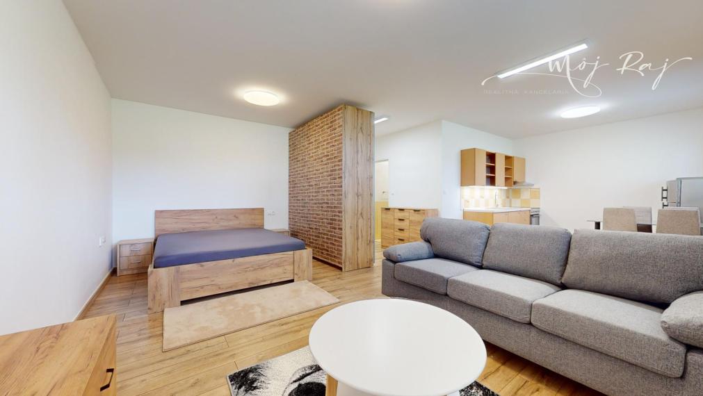 🏡 Priestranná garsónka s vlastným vchodom 🏡