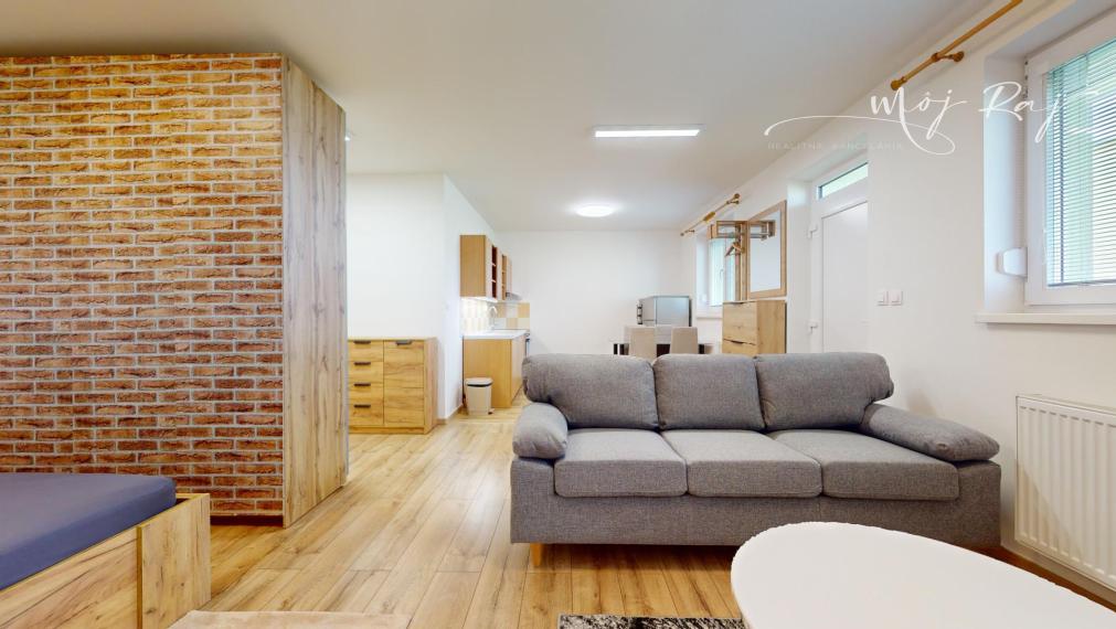 🏡 Priestranná garsónka s vlastným vchodom 🏡