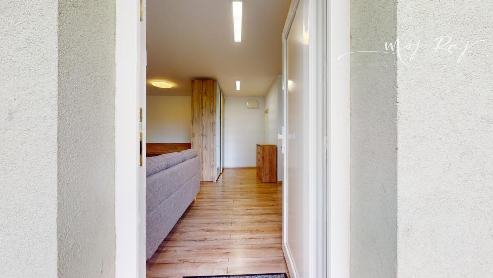 🏡 Priestranná garsónka s vlastným vchodom 🏡