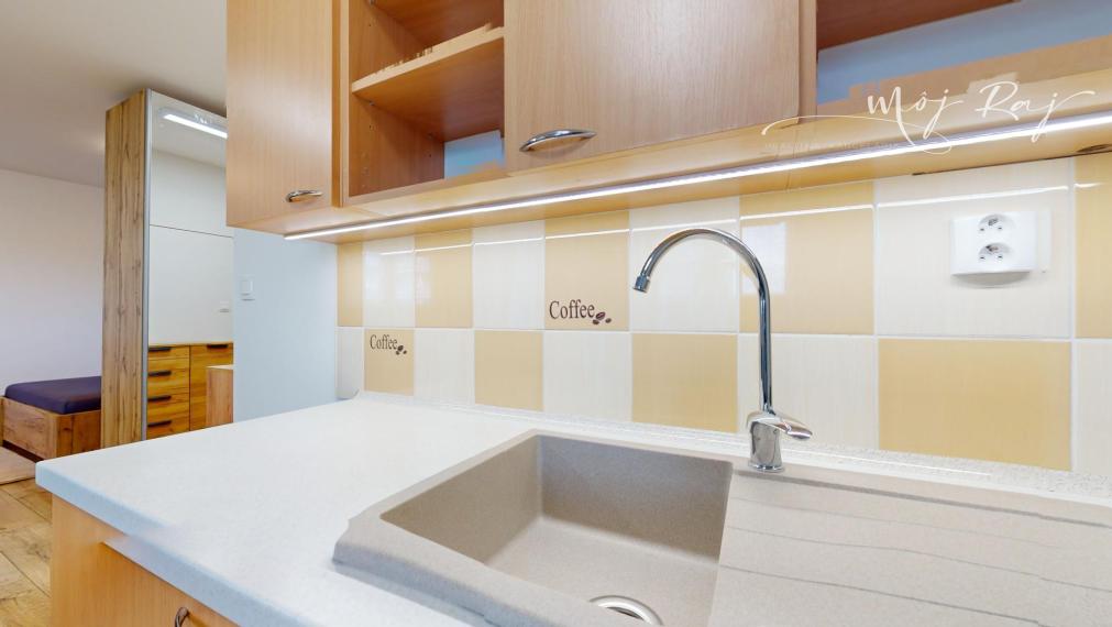 🏡 Priestranná garsónka s vlastným vchodom 🏡