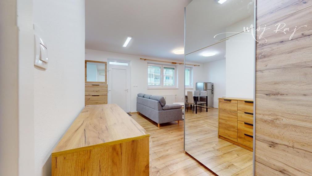 🏡 Priestranná garsónka s vlastným vchodom 🏡