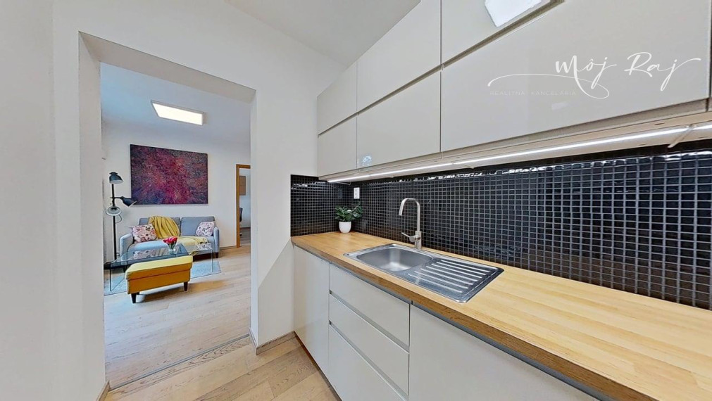 💼 Investičný 2-izbový apartmán so zeleným výhľadom a garážou v Zuckermandeli!