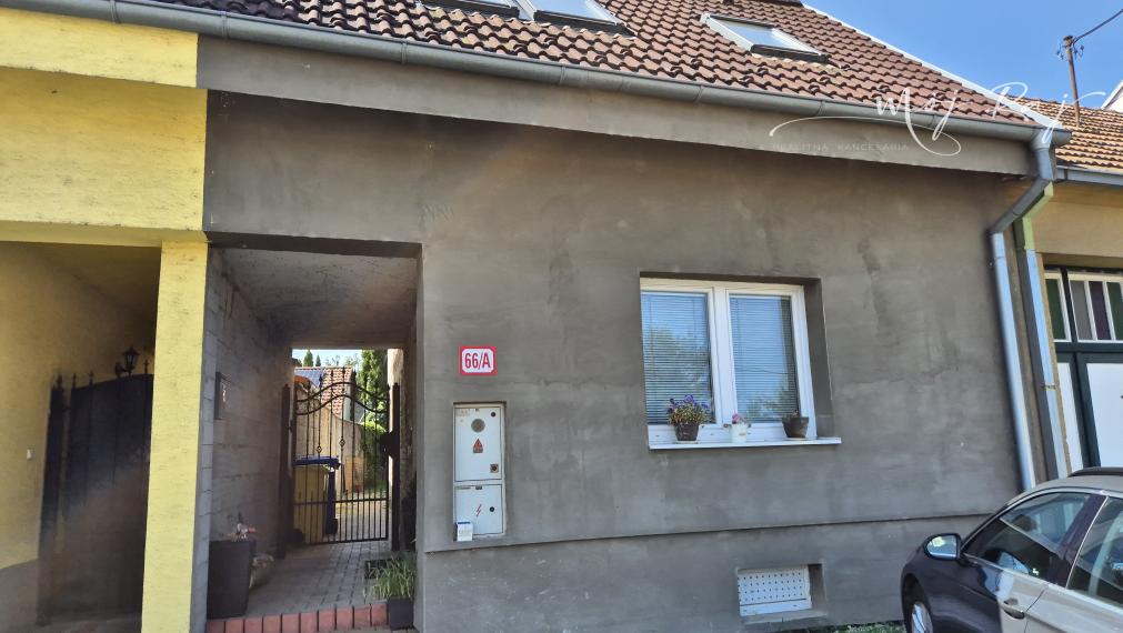 🏡 Na predaj rodinný dom v centre Šenkvíc