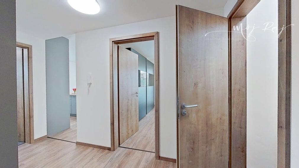 REZERVOVANÉ-✨ Štýlový 2-izbový byt so záhradou v top lokalite Bory Nový Dvor!