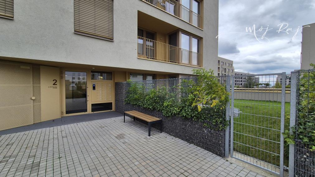 REZERVOVANÉ-✨ Štýlový 2-izbový byt so záhradou v top lokalite Bory Nový Dvor!