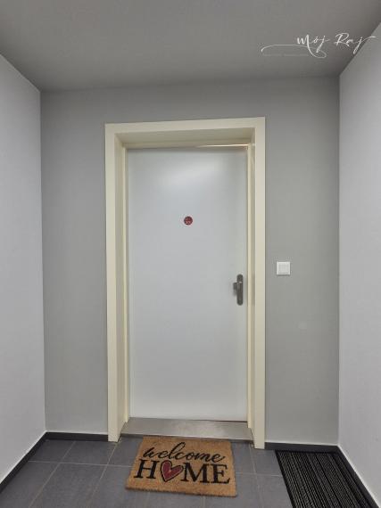 🌅 Štýlový 2-izb. byt s výhľadmi, balkónom a garážou – rezortné bývanie Čerešne