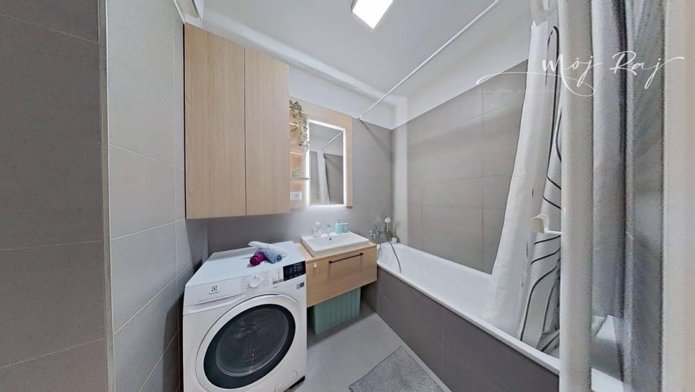 🌅 Štýlový 2-izb. byt s výhľadmi, balkónom a garážou – rezortné bývanie Čerešne