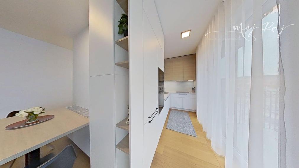 🌅 Štýlový 2-izb. byt s výhľadmi, balkónom a garážou – rezortné bývanie Čerešne