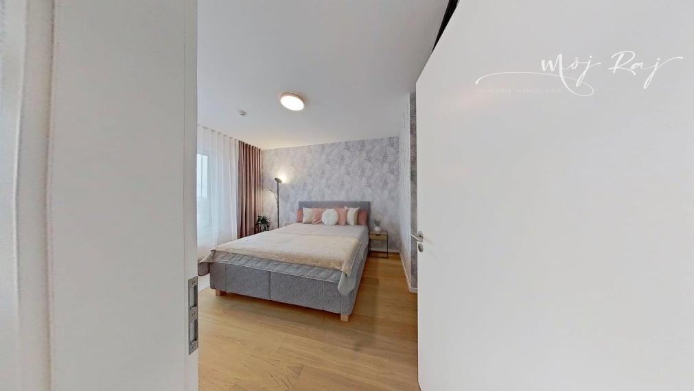 🌅 Štýlový 2-izb. byt s výhľadmi, balkónom a garážou – rezortné bývanie Čerešne