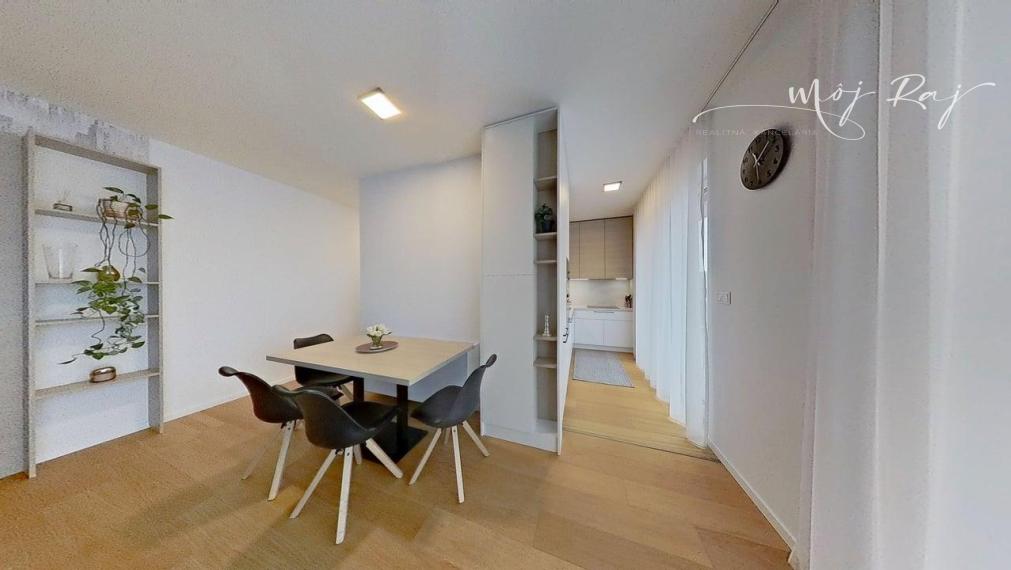 🌅 Štýlový 2-izb. byt s výhľadmi, balkónom a garážou – rezortné bývanie Čerešne