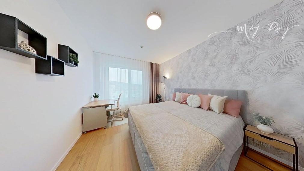 🌅 Štýlový 2-izb. byt s výhľadmi, balkónom a garážou – rezortné bývanie Čerešne