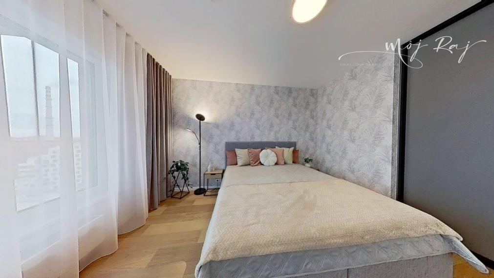 🌅 Štýlový 2-izb. byt s výhľadmi, balkónom a garážou – rezortné bývanie Čerešne