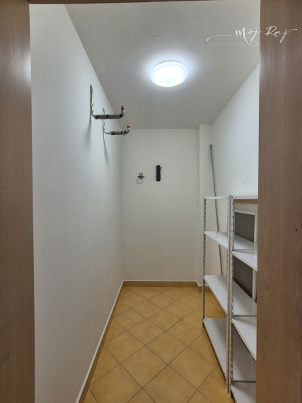 🏡 Priestranný 2-izb. byt s balkónom a gar. státím na Budatínskej