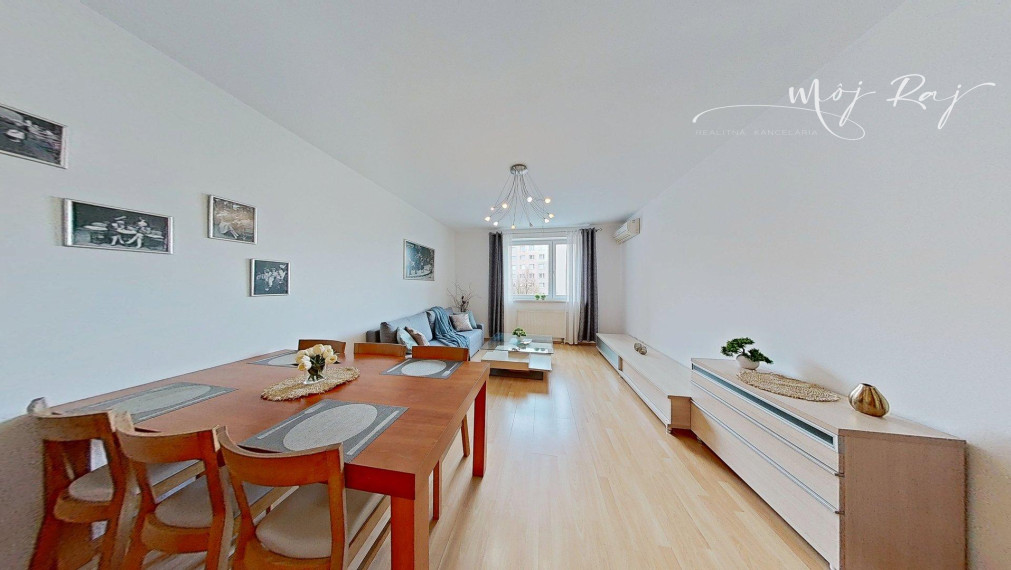 🏡 Priestranný 2-izb. byt s balkónom a gar. státím na Budatínskej