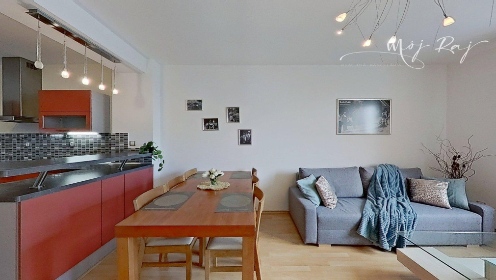 🏡 Priestranný 2-izb. byt s balkónom a gar. státím na Budatínskej