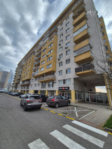 🏡 Priestranný 2-izb. byt s balkónom a gar. státím na Budatínskej