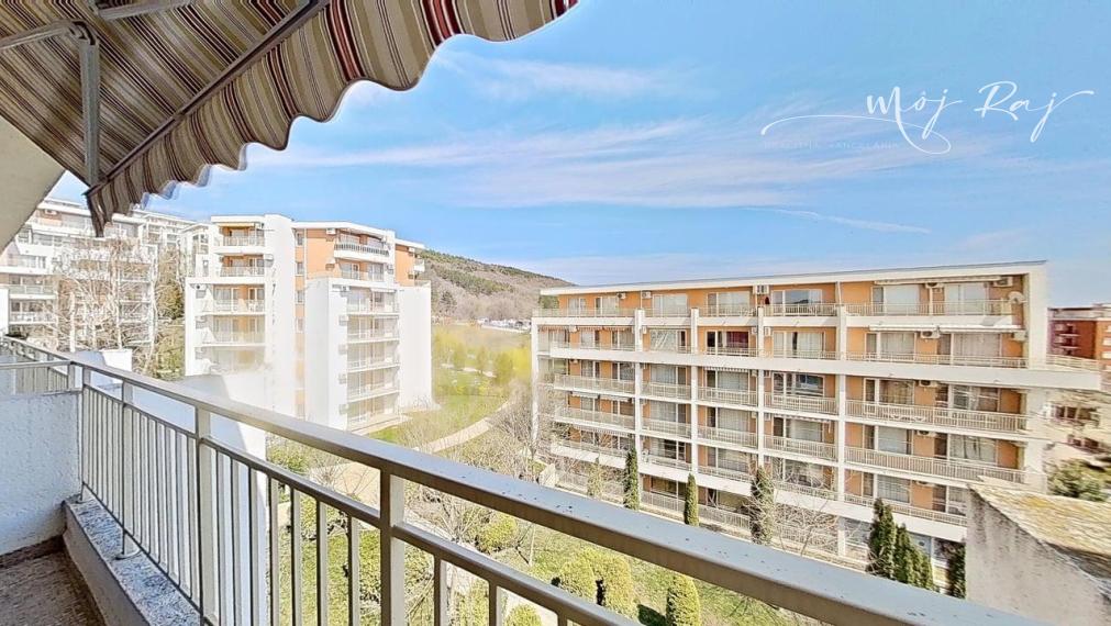 🏖️ Apartmán s terasou – Crown Fort Club, Grand Resort, Sveti Vlas, Bulharsko