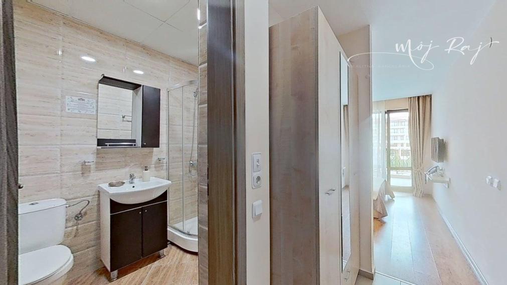 🏖️ Hotelový apartmán s balkónom – 4⭐ Premier Fort Beach, Sveti Vlas (budova B1)