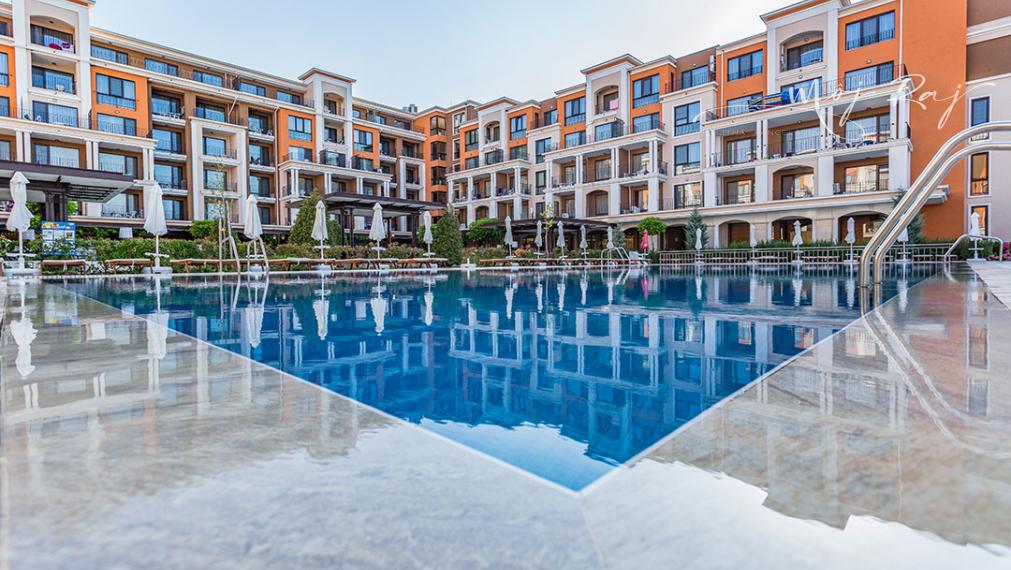 🏖️ Hotelový apartmán s balkónom – 4⭐ Premier Fort Beach, Sveti Vlas (budova B1)