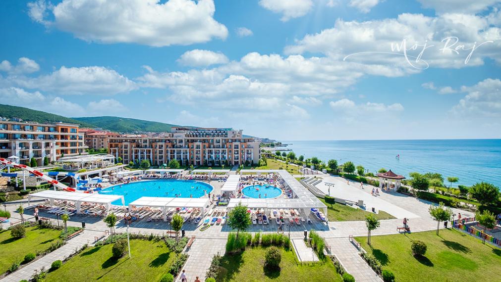 🏖️ Hotelový apartmán s balkónom – 4⭐ Premier Fort Beach, Sveti Vlas (budova B1)