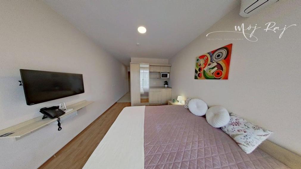 🏖️ Hotelový apartmán s balkónom – 4⭐ Premier Fort Beach, Sveti Vlas (budova B1)
