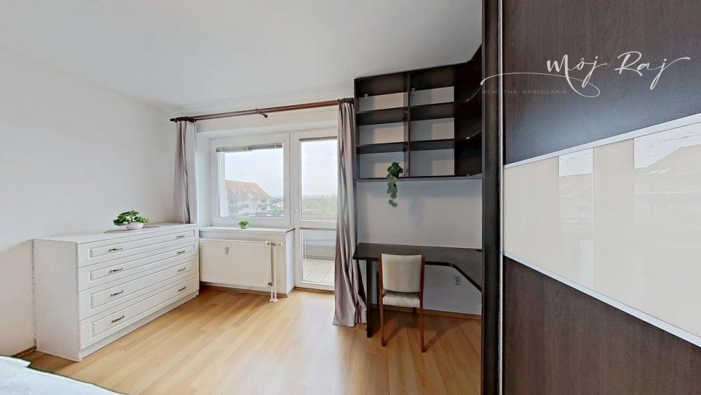 🏡 Veľký svetlý 3-izb. byt s 2 balkónmi a park. miestom