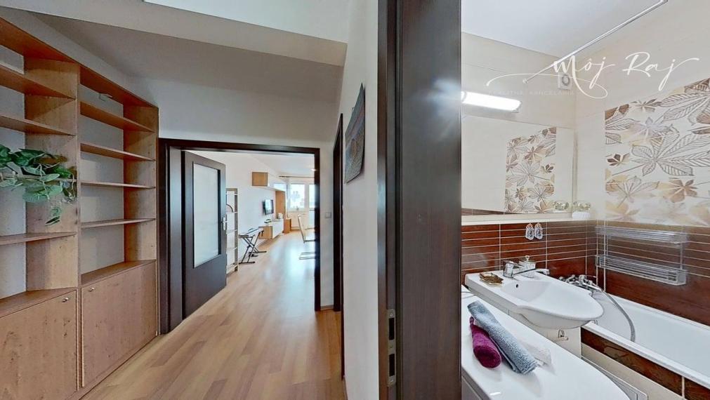 🏡 Veľký svetlý 3-izb. byt s 2 balkónmi a park. miestom