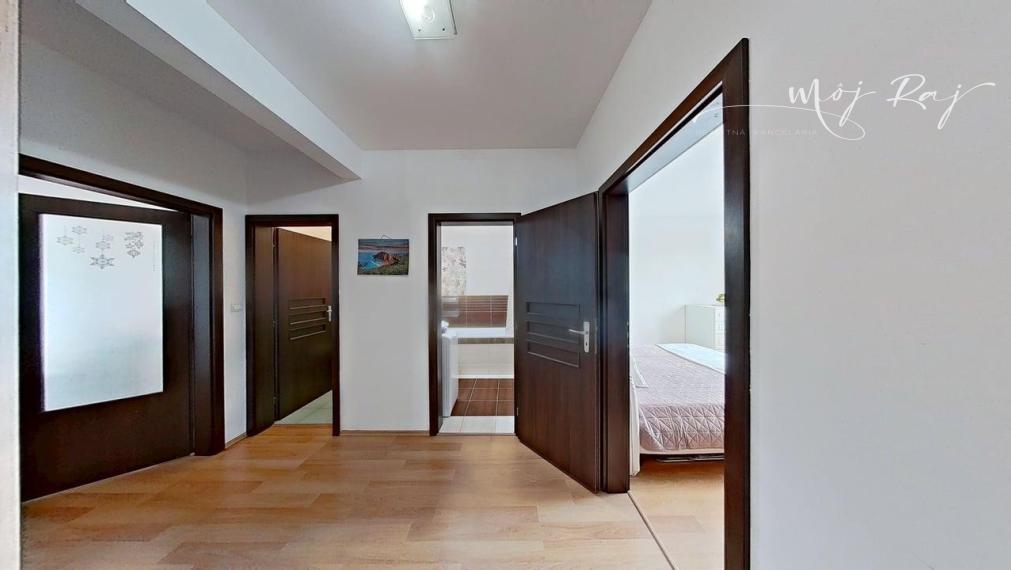 🏡 Veľký svetlý 3-izb. byt s 2 balkónmi a park. miestom