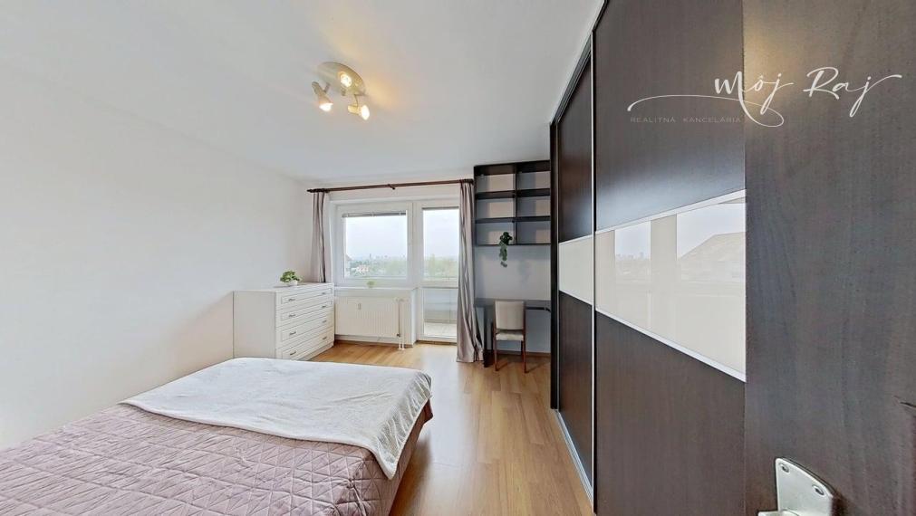 🏡 Veľký svetlý 3-izb. byt s 2 balkónmi a park. miestom