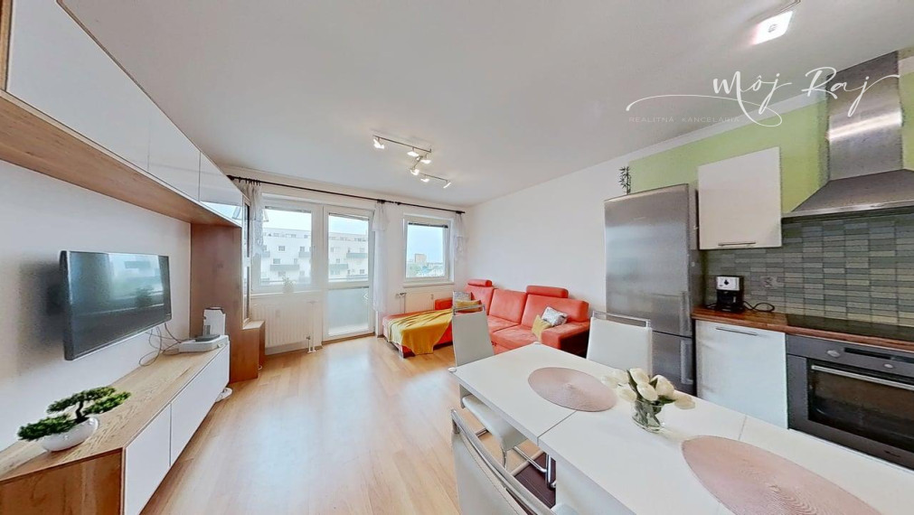 PREDANÉ -🏡 Veľký svetlý 3-izb. byt s 2 balkónmi a park. miestom