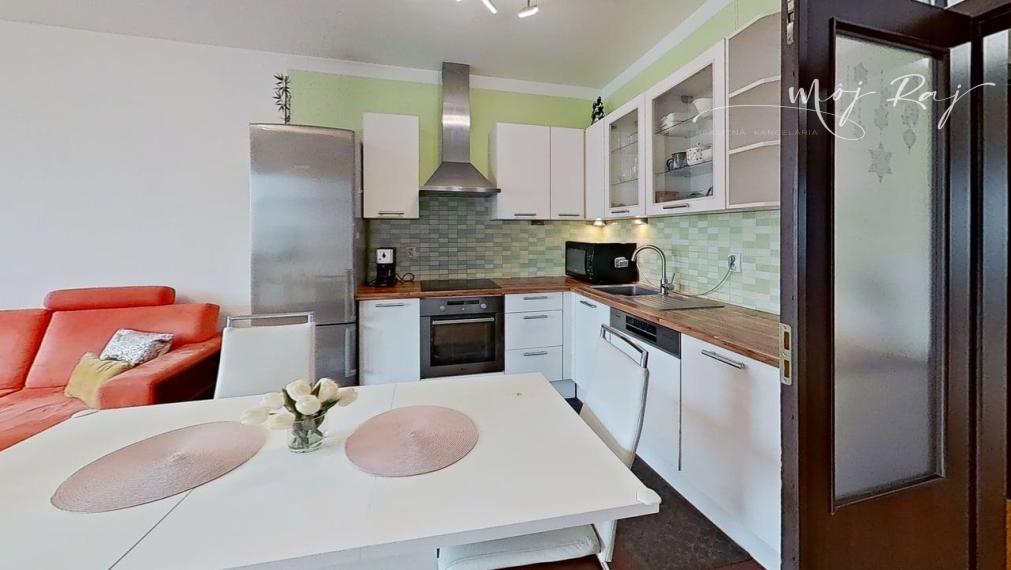 🏡 Veľký svetlý 3-izb. byt s 2 balkónmi a park. miestom