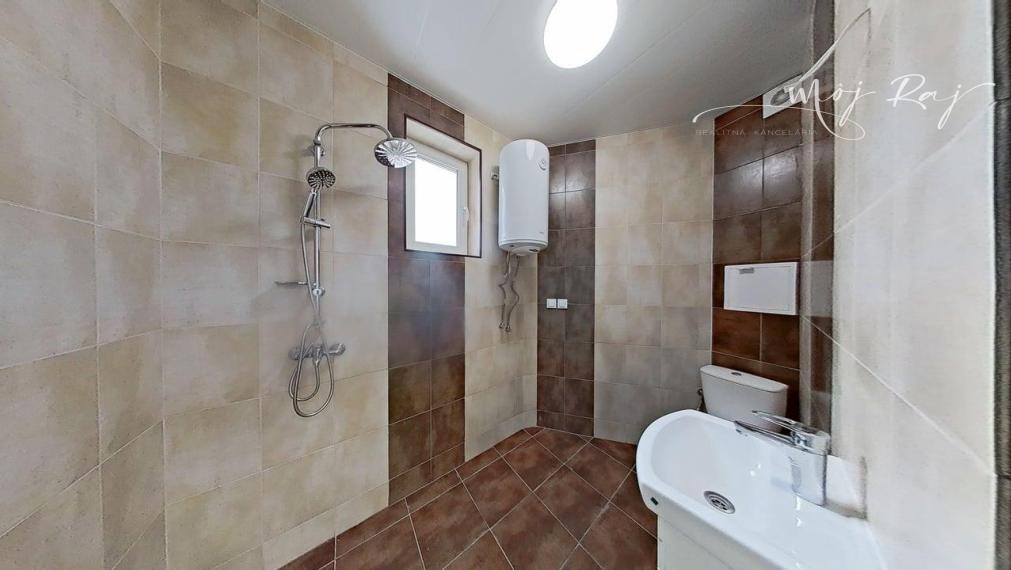 🌴 Moderný 2-izb. apartmán s terasou len 300 m od mora – Sveti Vlas