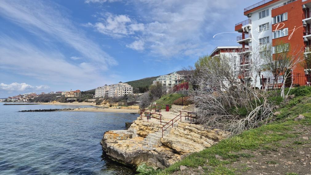 🏖️ Apartmán s terasou – Crown Fort Club, Grand Resort, Sveti Vlas, Bulharsko