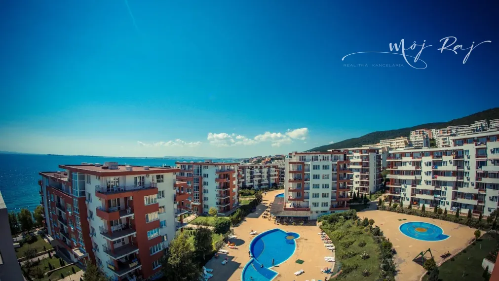 🏖️ Apartmán s terasou – Crown Fort Club, Grand Resort, Sveti Vlas, Bulharsko