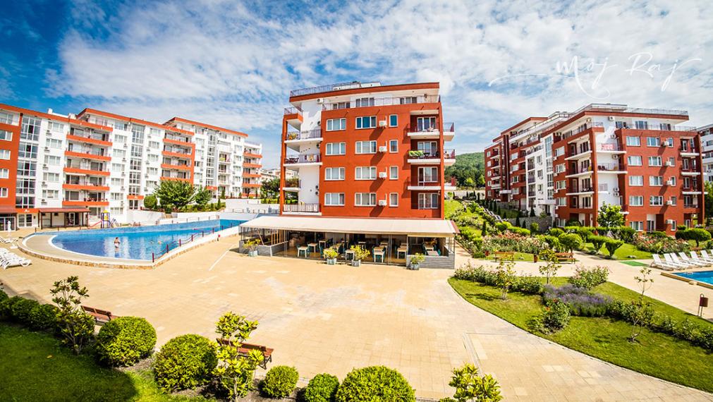 🏖️ Apartmán s terasou – Crown Fort Club, Grand Resort, Sveti Vlas, Bulharsko