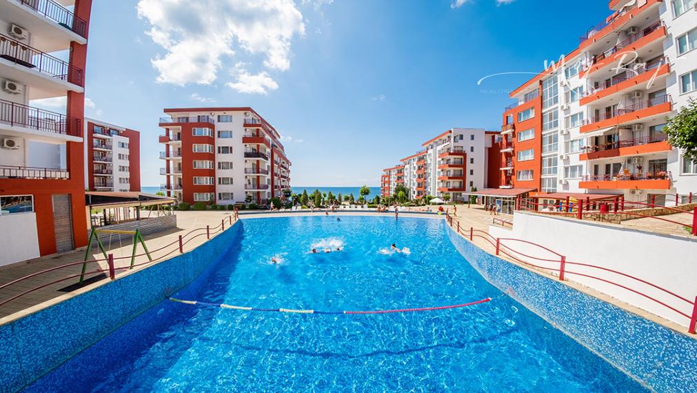 🏖️ Apartmán s terasou – Crown Fort Club, Grand Resort, Sveti Vlas, Bulharsko