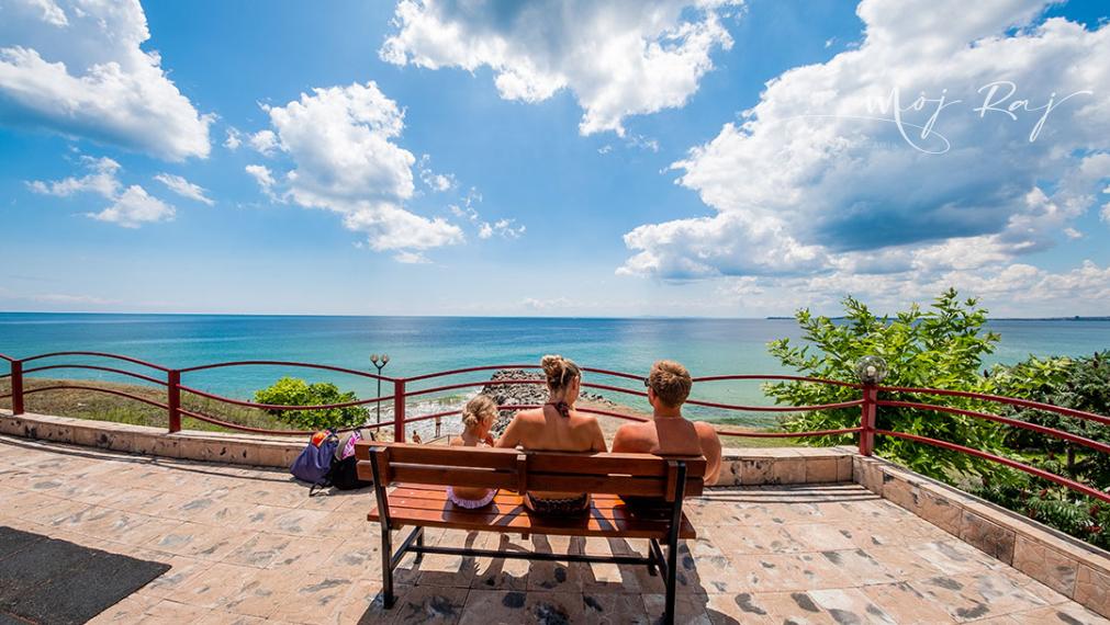 🏖️ Apartmán s terasou – Crown Fort Club, Grand Resort, Sveti Vlas, Bulharsko