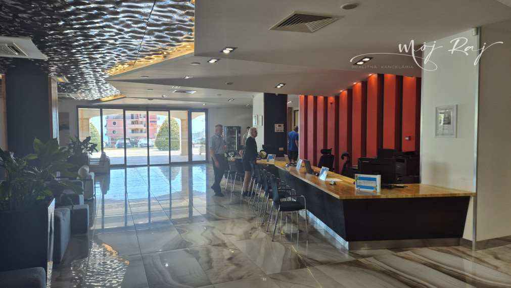 🏖️ Hotelový apartmán s balkónom – 4⭐ Premier Fort Beach, Sveti Vlas (budova B1)