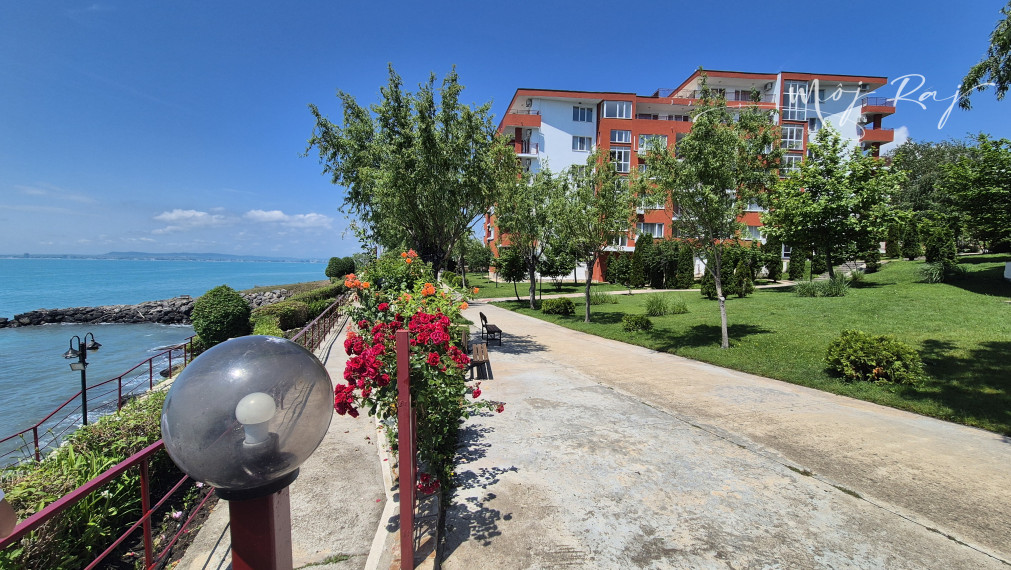 🏖️ Apartmán s terasou – Crown Fort Club, Grand Resort, Sveti Vlas, Bulharsko