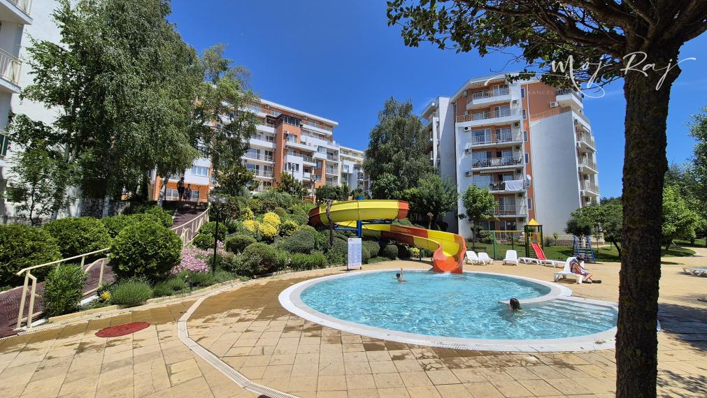 🏖️ Apartmán s terasou – Crown Fort Club, Grand Resort, Sveti Vlas, Bulharsko