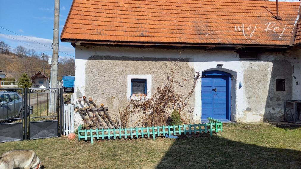 Útulný vidiecky dom s veľkou záhradou, dielňou a absolútnym súkromím