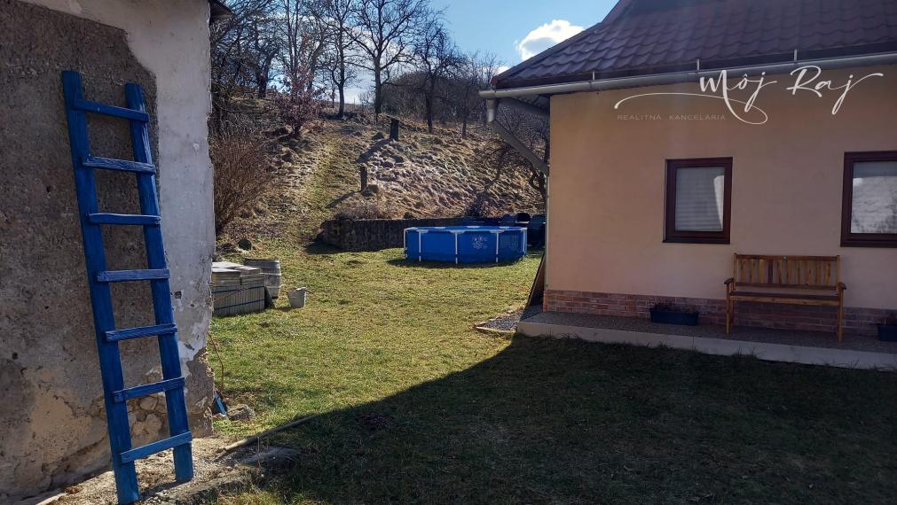 Útulný vidiecky dom s veľkou záhradou, dielňou a absolútnym súkromím