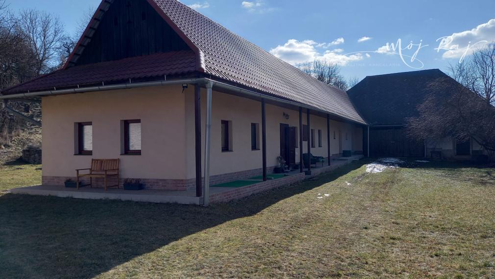 Útulný vidiecky dom s veľkou záhradou, dielňou a absolútnym súkromím