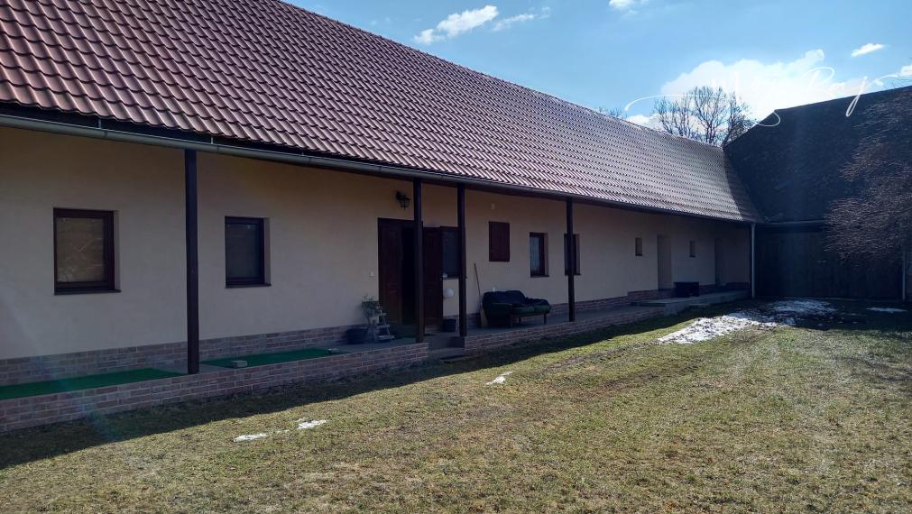 Útulný vidiecky dom s veľkou záhradou, dielňou a absolútnym súkromím