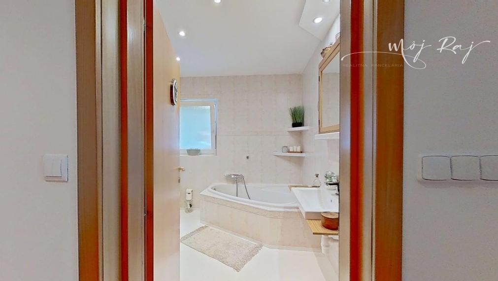 🏡 Na prenájom rodinný dom v centre Šenkvíc