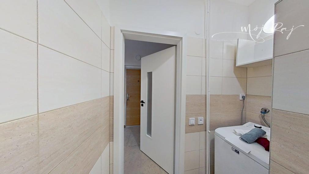 KOMPLETNE ZREKONŠTRUOVANÝ 1-IZB. BYT V CENTRE PEZINKA ✨