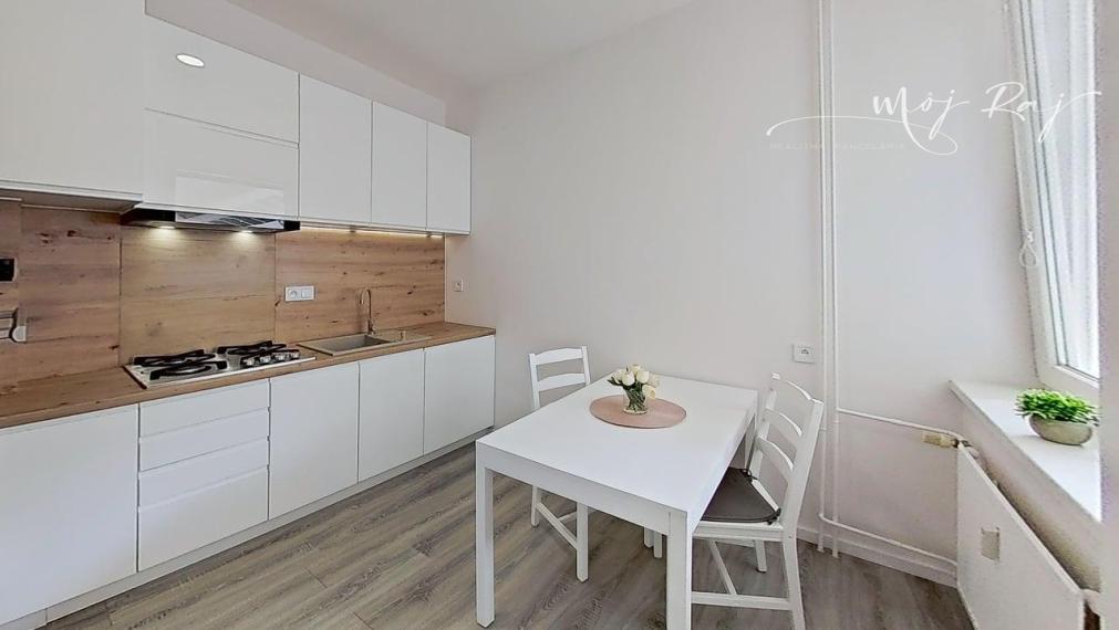 KOMPLETNE ZREKONŠTRUOVANÝ 1-IZB. BYT V CENTRE PEZINKA ✨