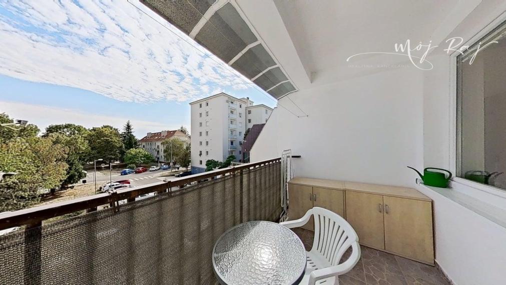 KOMPLETNE ZREKONŠTRUOVANÝ 1-IZB. BYT V CENTRE PEZINKA ✨