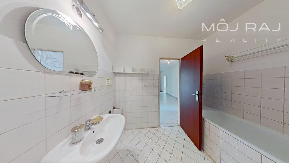🏡 PRIESTRANNÝ 4-IZB. BYT S 2 LODŽIAMI NA MUŠKÁTE
